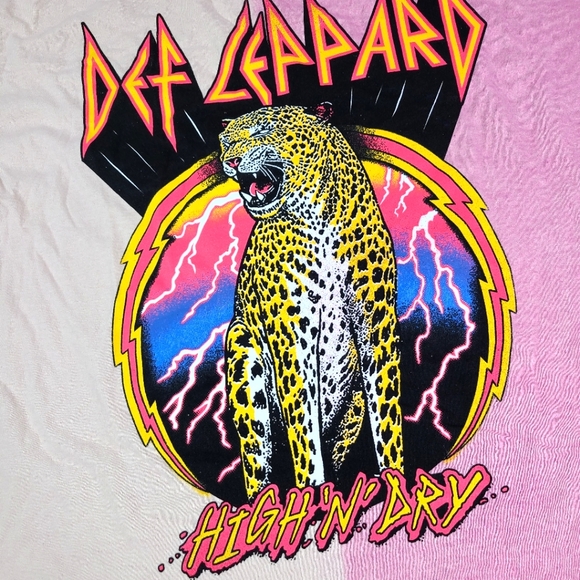 DEF LEPPARD Pink Bi-Color Graphic Tee - Picture 2 of 4